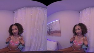 Dazzling Ebony Bombshell Plays With Herself in Vr Before Going on a Date