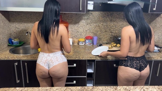 Mi Madrastra Son Iguales y Ambas Le Gusta Cocinar En Cacheteros